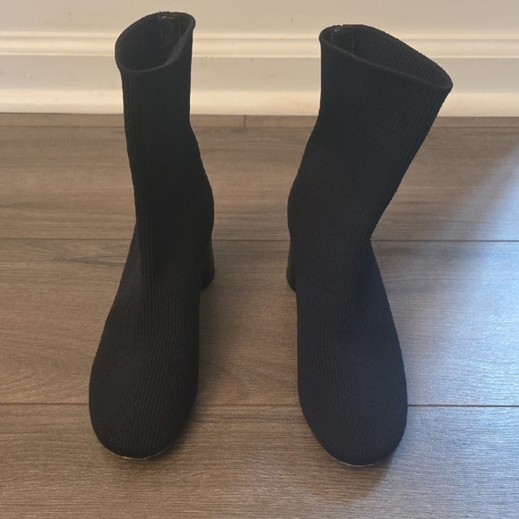 Vince Tasha Elegant Black Heeled Boots - Picture 3 of 8